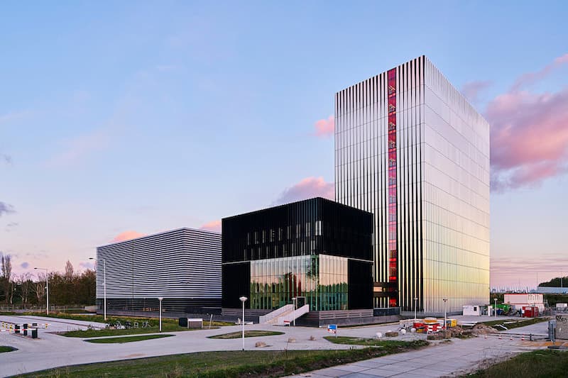 Acid Clouds: Niels Schrader & Roel Backaert - datacenter
