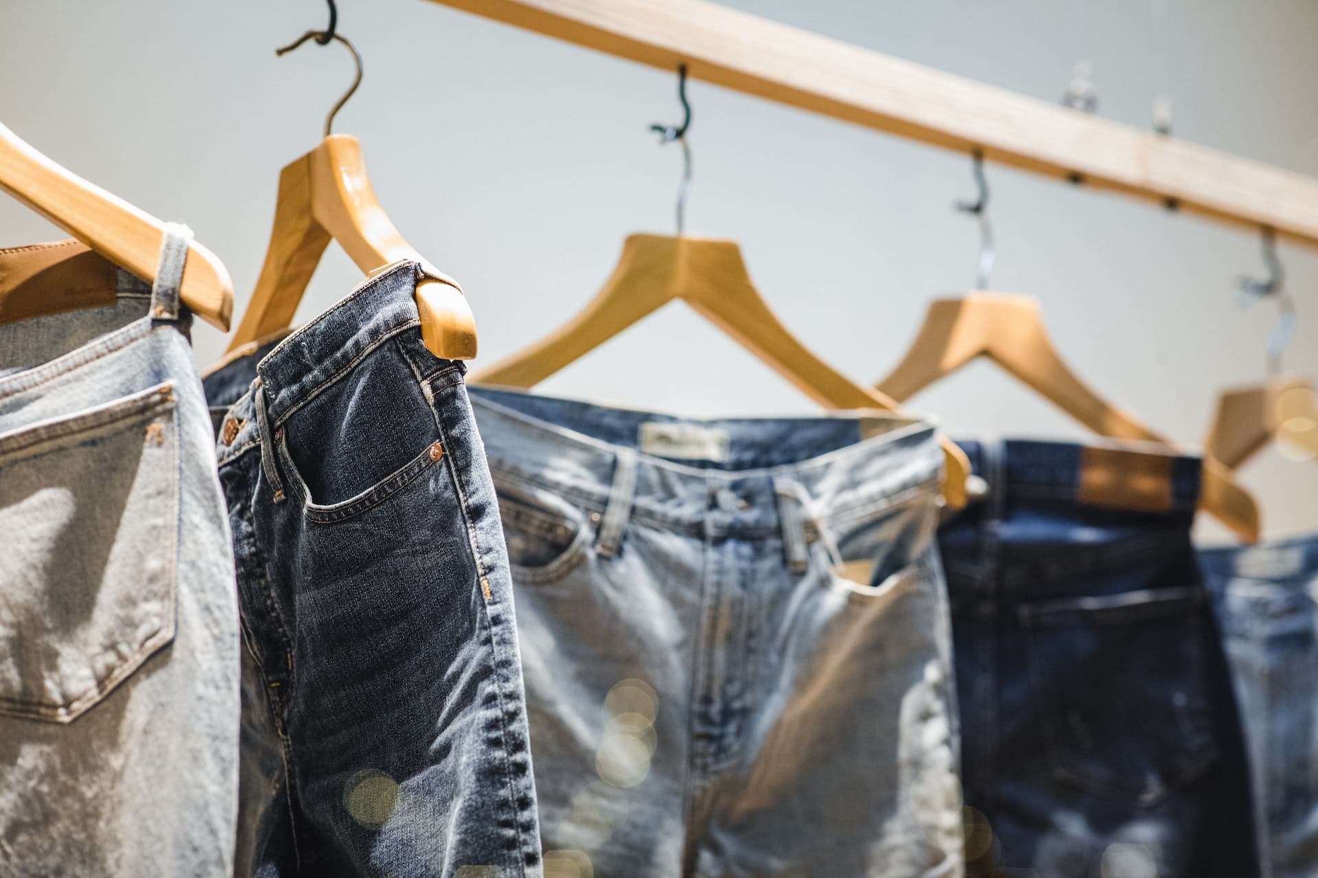 Jeans - Reflow - Jason Leung via Unsplash