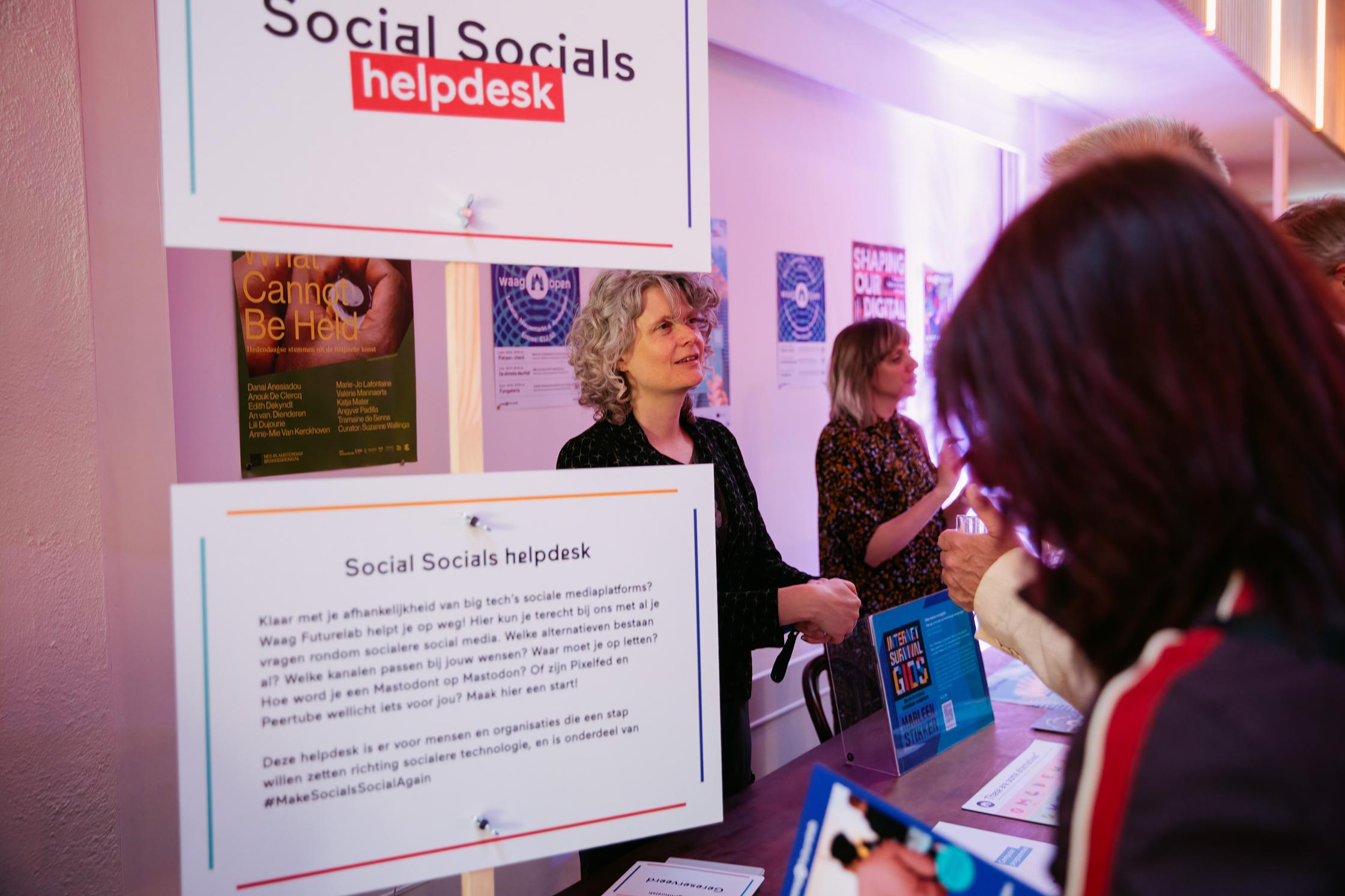 Social Socials helpdesk, Waag Futurelab, 2025