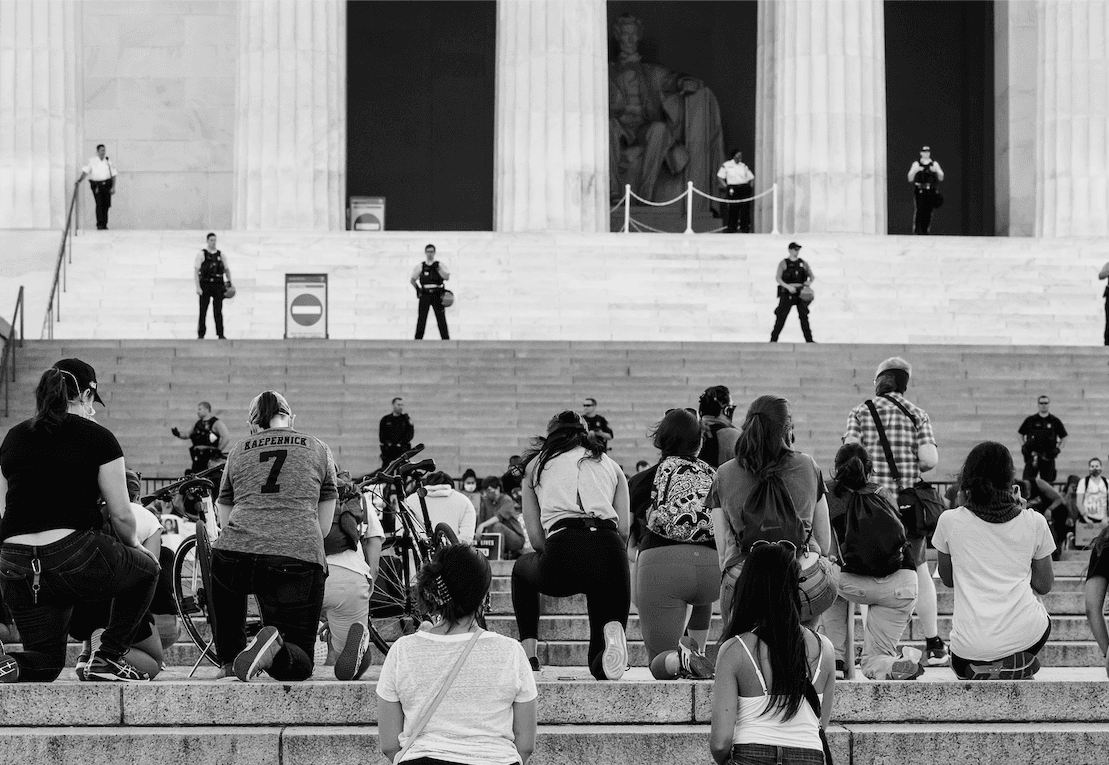 Victoria Pickering CC BY-NC-ND 2.0 Peaceful vigil for George Floyd at Lincoln Memorial 31 May 2020