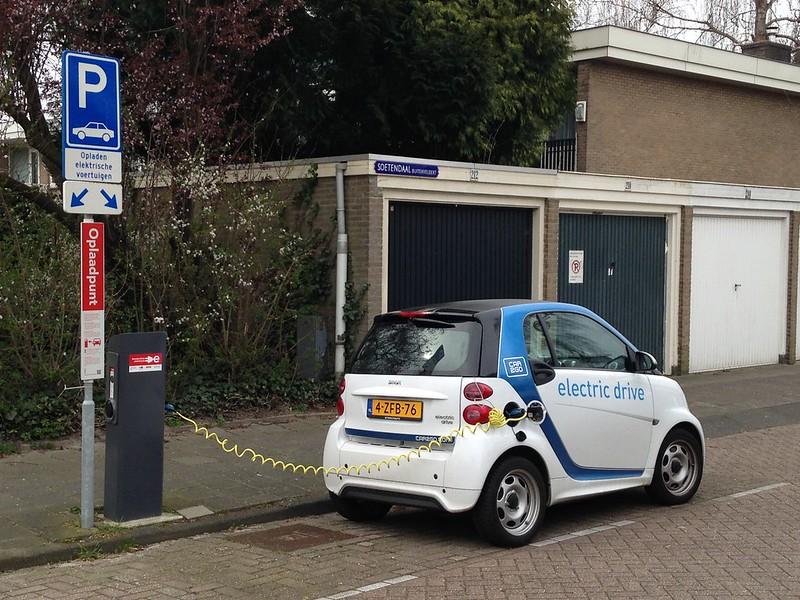 Car2Go Smart by Dennis M2 on Flickr - Public Stack voor laadinfrastructuur