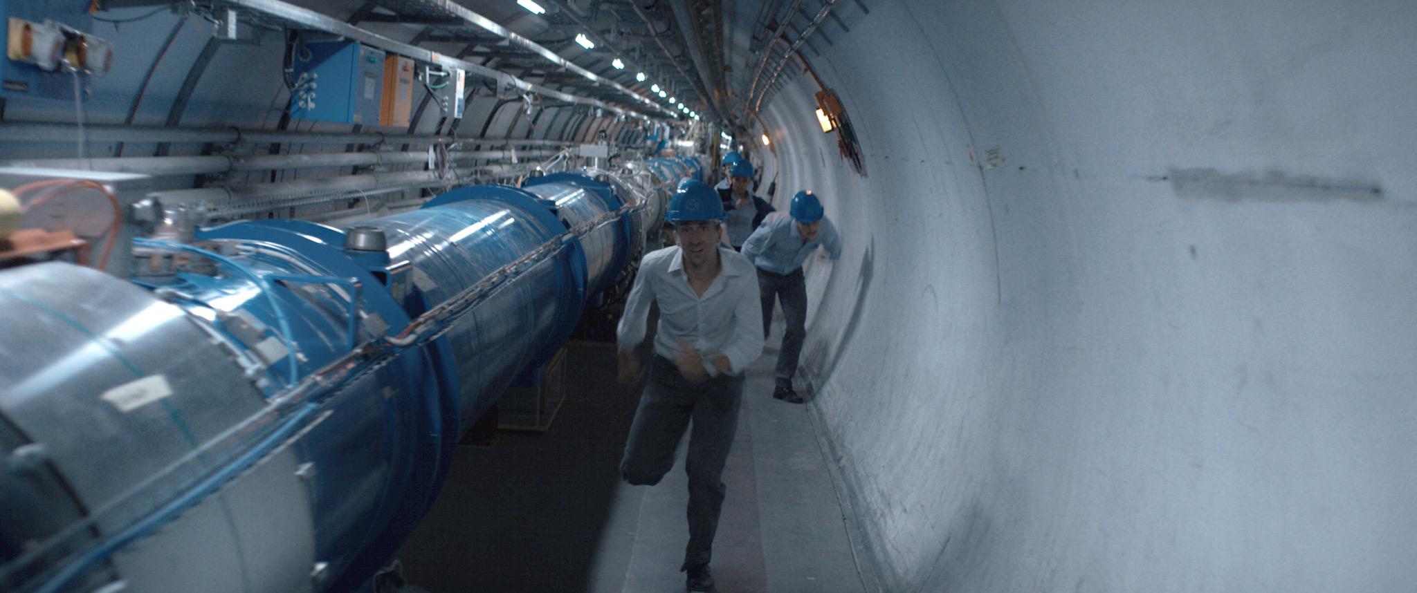 WHYNOT, The Body & Atoms. Still from Symmetry by Ruben van Leer.