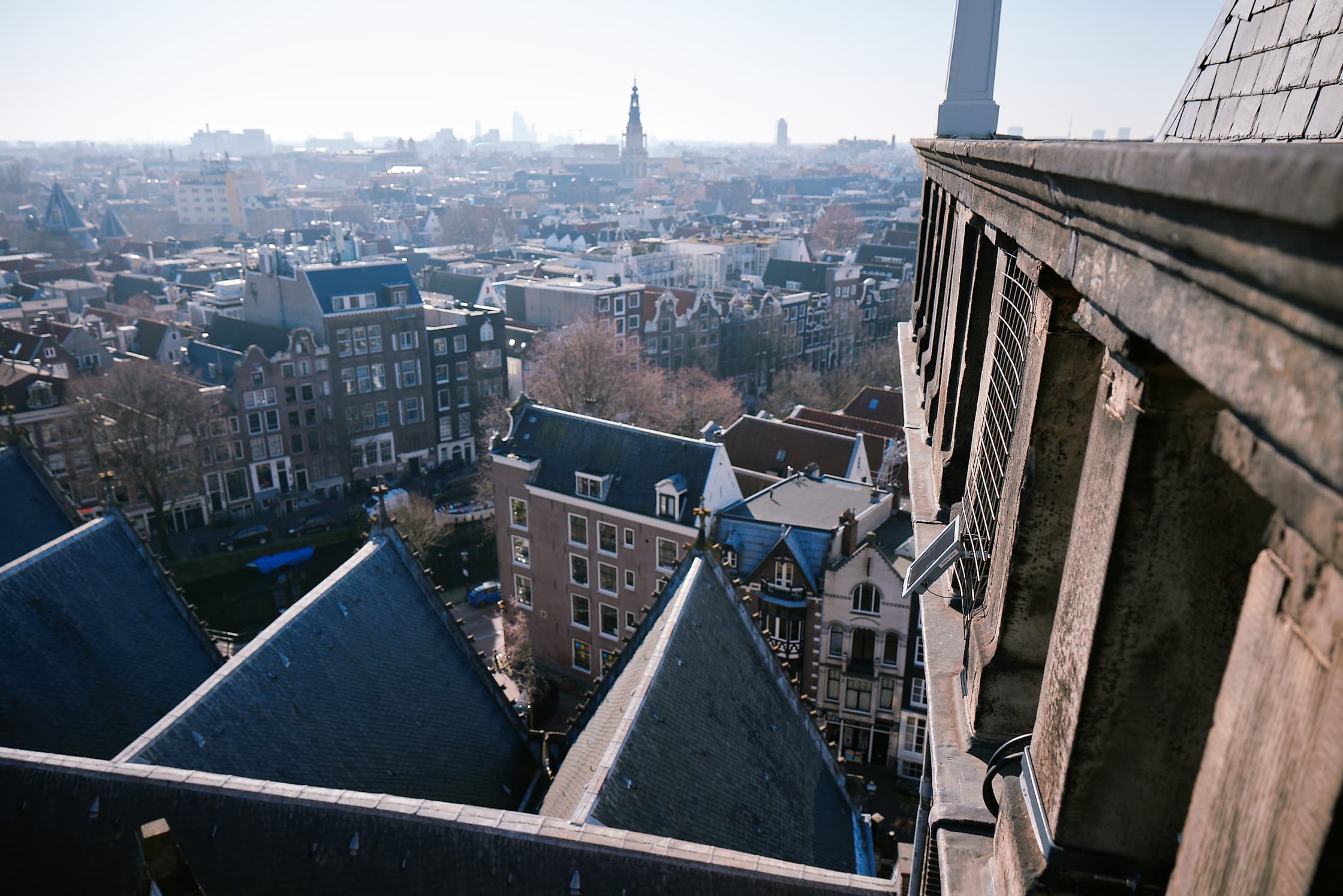 Meshantenne met uitzicht op Amsterdam
