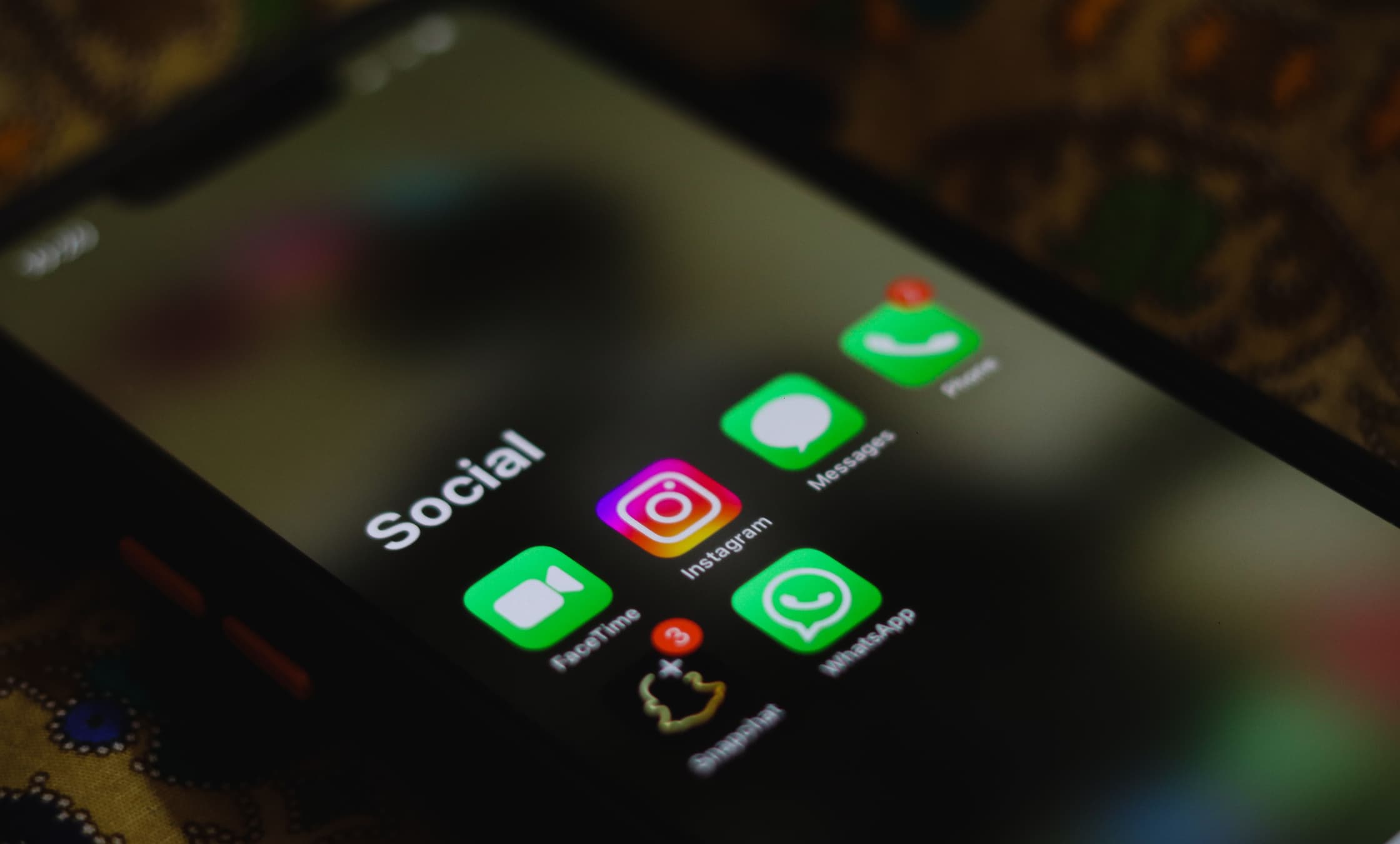 Mobiele telefoon met sociale media apps