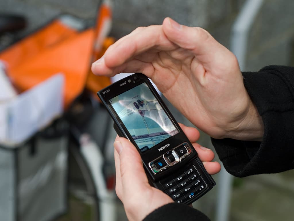 Mobile locative gaming