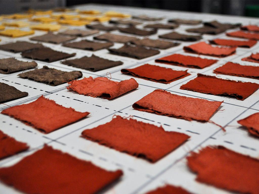 Earth pigment dyes