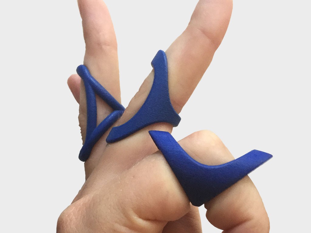 DIY finger splints on fingers