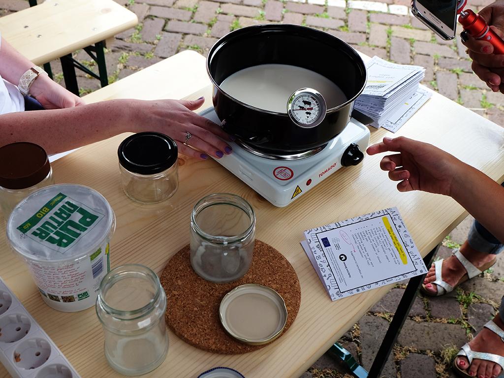 Science bus workshop making yogurt