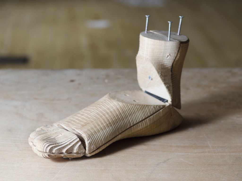 Low cost prosthesis prototype foot