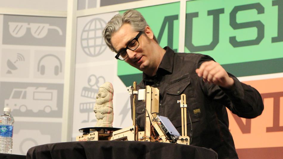 Bre Pettis onthult de Digitizer op SXSW