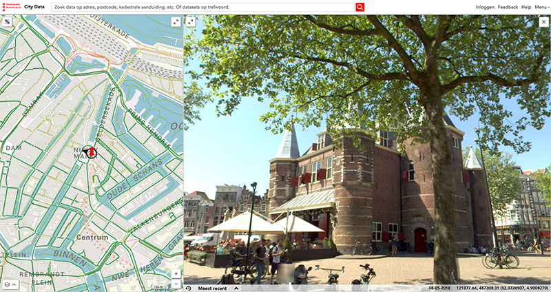 Panoramafoto van de Nieuwmarkt met Waag in data.amsterdam.nl.